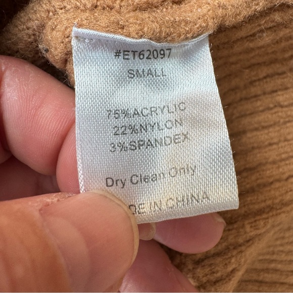 ✨ Coverstitched Tan Fuzzy Soft Sweater w/ Keyhole Cutout - Picture 4 of 6